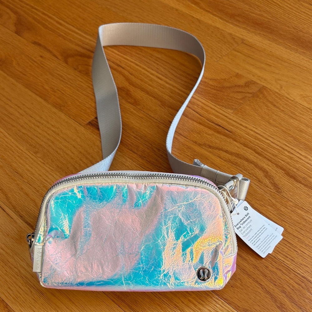 NWT Lululemon Everywhere Belt Bag Iridedcent